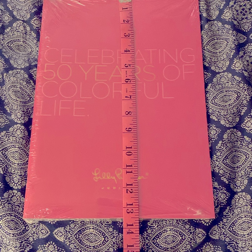 Lilly Pulitzer Booklet Celebrating 50 Years of Colorful Life New in wrapping - Picture 10 of 11